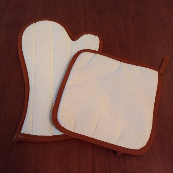 NWT Oven Mitt and Pot Holder. - Picture 4 of 4